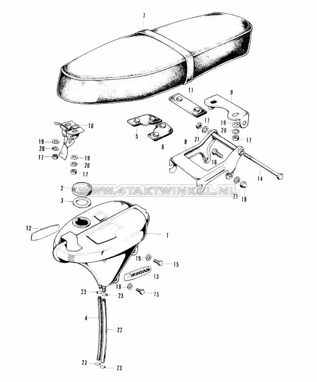 F7 - BRANDSTOFTANK EN ZADEL
